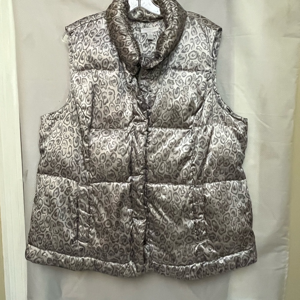 Charter Club Metallic Leopard Print Vest Zip front and snap Had pockets 2X